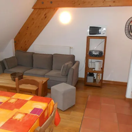 Comfortable Holiday Near Forest In בית נופש *